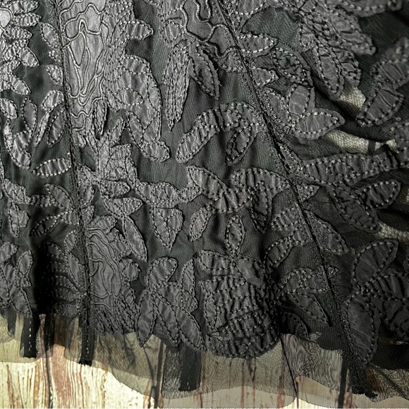 Peter Nygard Black Lace Overlay Embroidered Applique Satin Skirt Size 10 EUC - Picture 3 of 14